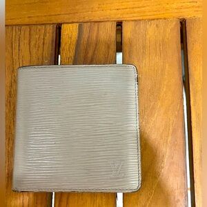 Louis Vuitton Epi bifold